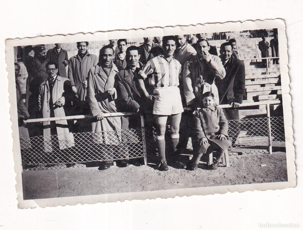 Collezionismo sportivo: Fotograf&iacute;a 11 x 6,50 cm Fernando Angulo jugador futbol. Bernabeu ?