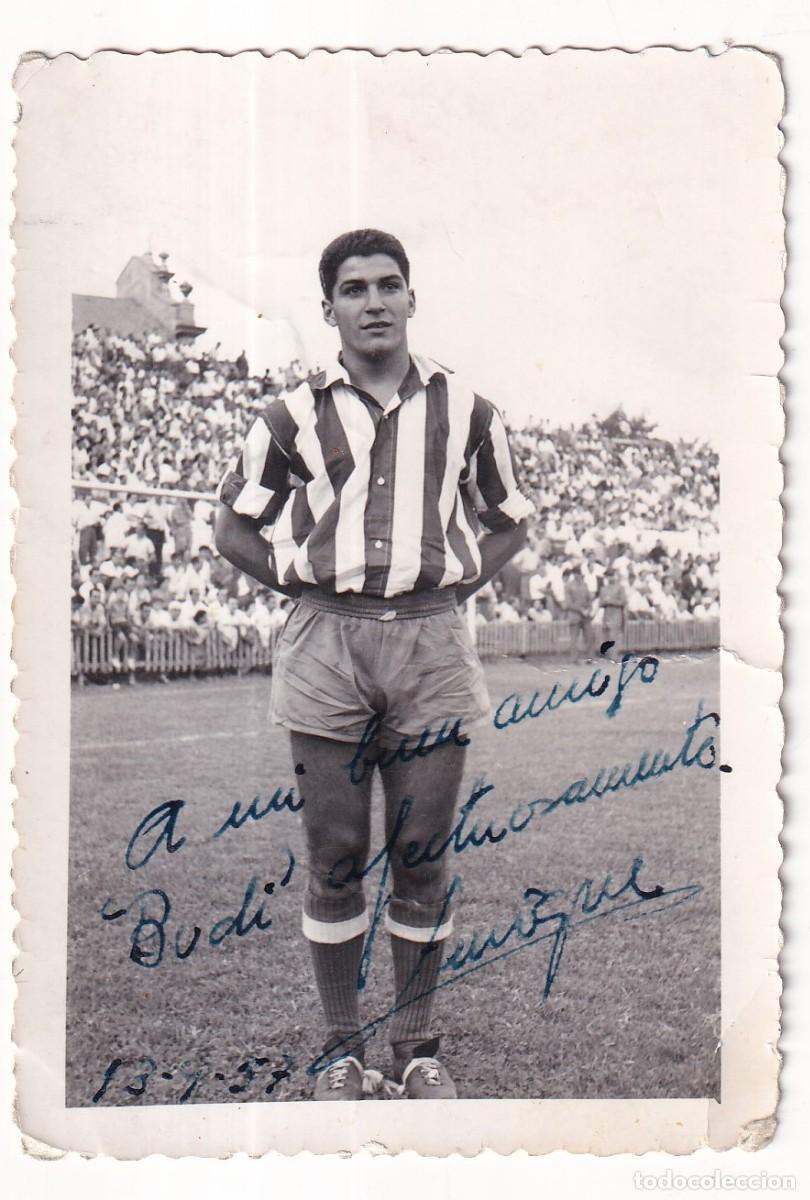 Sammelleidenschaft Sport: Fotograf&iacute;a 10 x 7 cm con aut&oacute;grafo del jugador Atl&eacute;tico de Madrid 1963 metropolitano