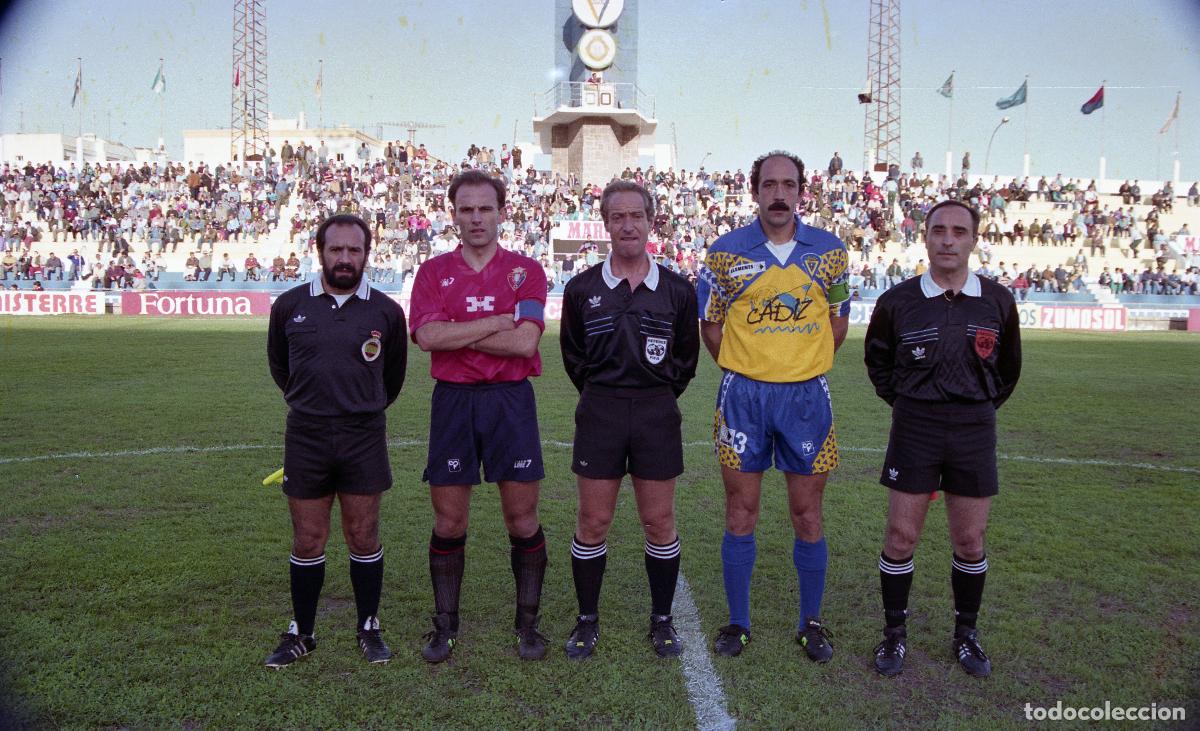 Coleccionismo deportivo: FOTOGRAFIA CA OSASUNA C&Aacute;DIZ CF 1992/93 (15 X 10)