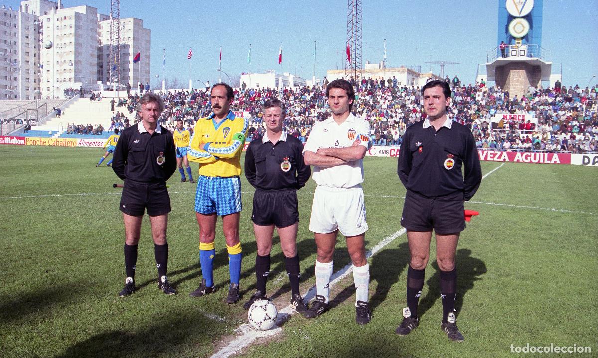 Coleccionismo deportivo: FOTOGRAFIA C&Aacute;DIZ CF VALENCIA CF 1990/91 (15 X 10)