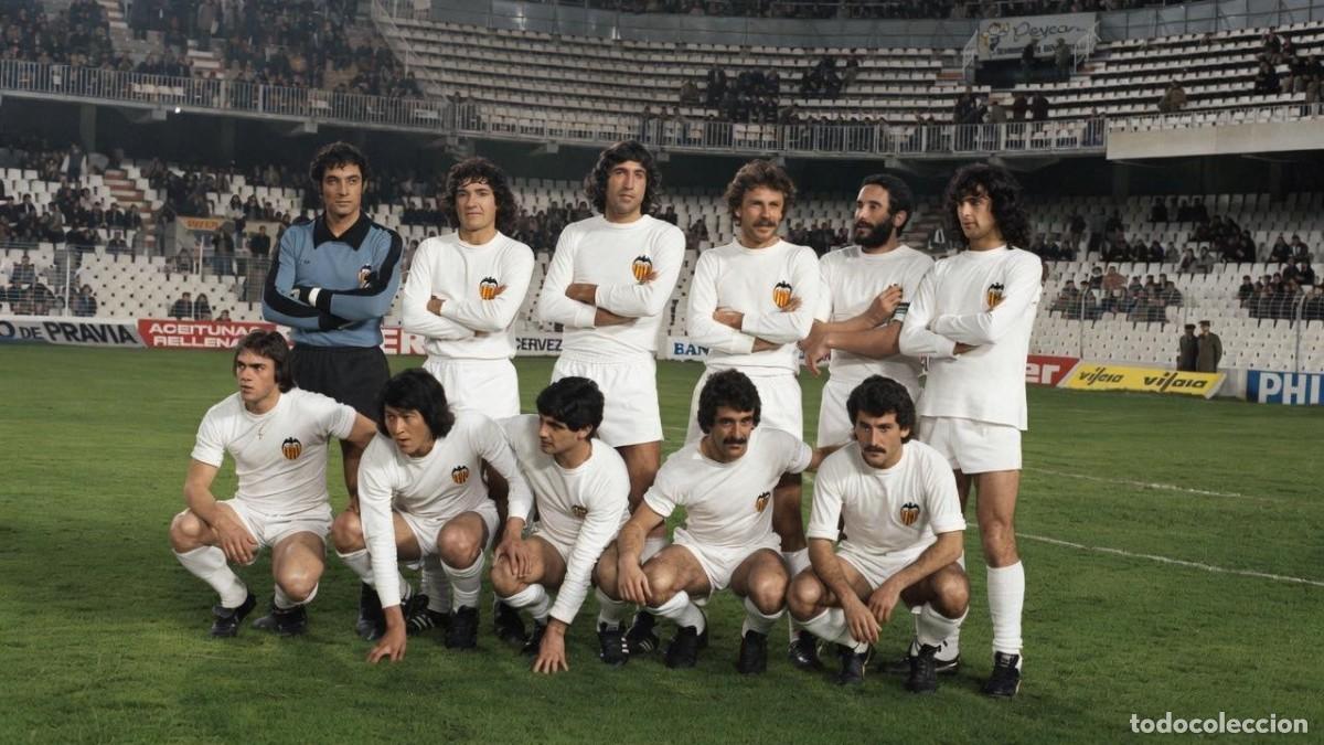 Coleccionismo deportivo: VALENCIA C.F. ALINEACI&Oacute;N PARTIDO COPA DEL REY 1978-1979 EN MESTALLA VS EL GIRONA. FOTO