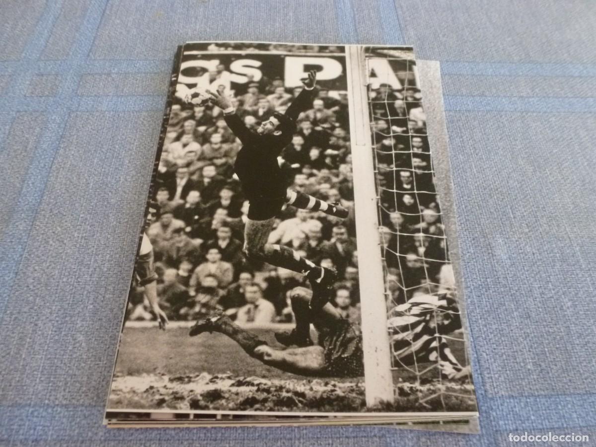 Coleccionismo deportivo: FOTO MATE (11 X 15) IRIBAR EN GRAN INTERVENCION CON EL ATH. CLUB DE BILBAO