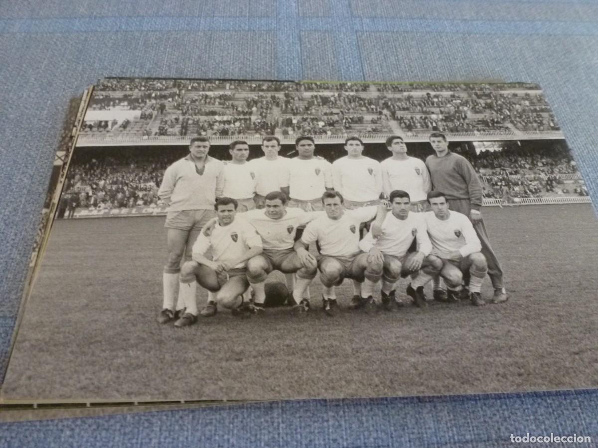 Coleccionismo deportivo: FOTO MATE (11 X 15)REAL ZARAGOZA EN CAMP NOU A PRIMEROS DE LOS 60