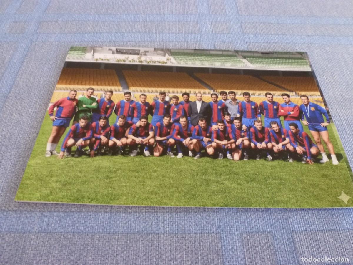 Coleccionismo deportivo: FOTO MATE (11 X 15) 1961-62 F.C.BARCELONA FOTO PLANTILLA BAR&Ccedil;A EN CAMP NOU