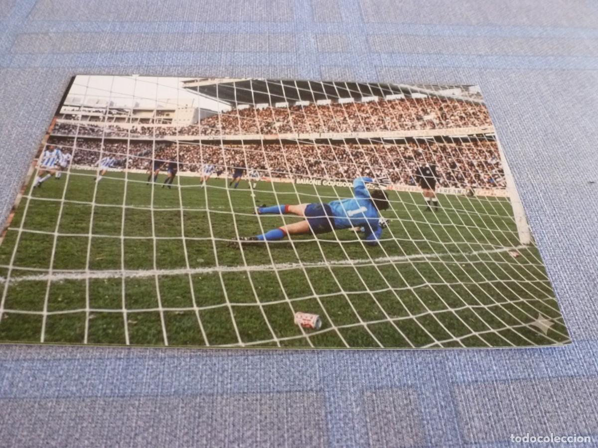 Coleccionismo deportivo: FOTO MATE (11 X 15) URRUTI PARA PENALTY EN VLLADOLID-URRUTI T`ETIMO DIJO PUYAL