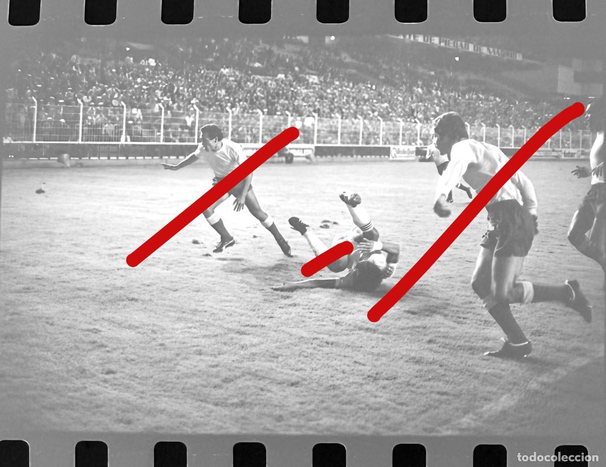 Coleccionismo deportivo: Partido de Futbol Rayo Vallecano - Las Palmas A&ntilde;os 70 - Negativo de Celuloide Fotografia Antigua