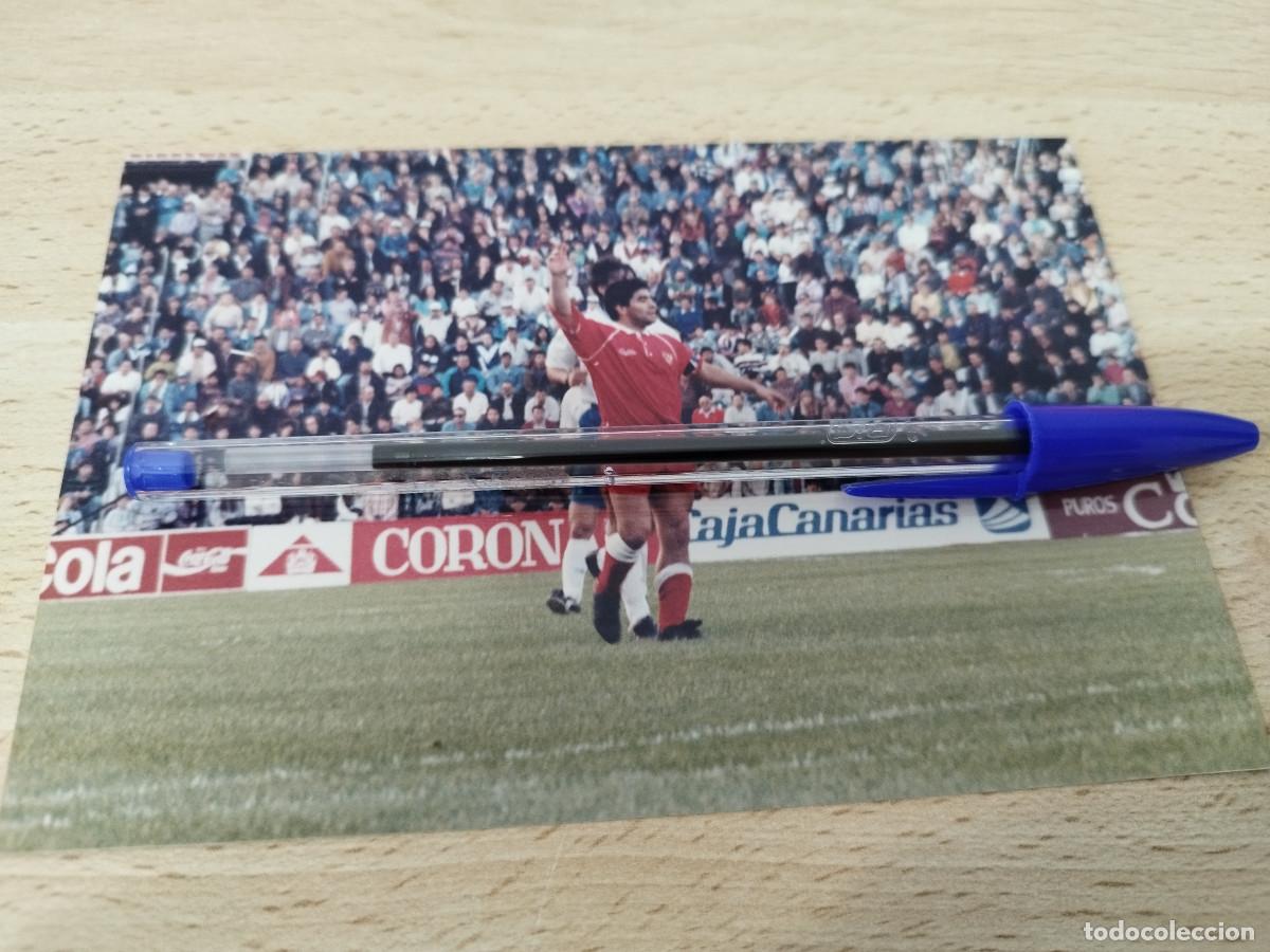 Coleccionismo deportivo: Foto original de Maradona Partido Tenerife - Sevilla A&ntilde;o 1993 Liga de Primera Resultado del partido