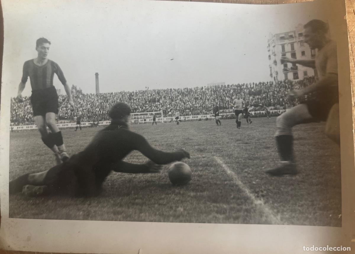 Coleccionismo deportivo: FOTOGRAF&Iacute;A ORIGINAL DEL FUTBOL CLUB BARCELONA 1920&rsquo;S CAMPO DE LAS CORTS.