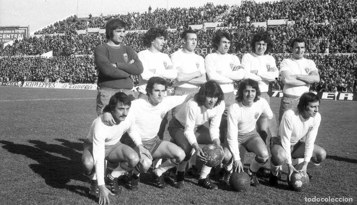 Coleccionismo deportivo: R. ZARAGOZA. ALINEACI&Oacute;N PARTIDO DE LIGA 1973-1974 EN LA ROMAREDA VS EL GRANADA. FOTO