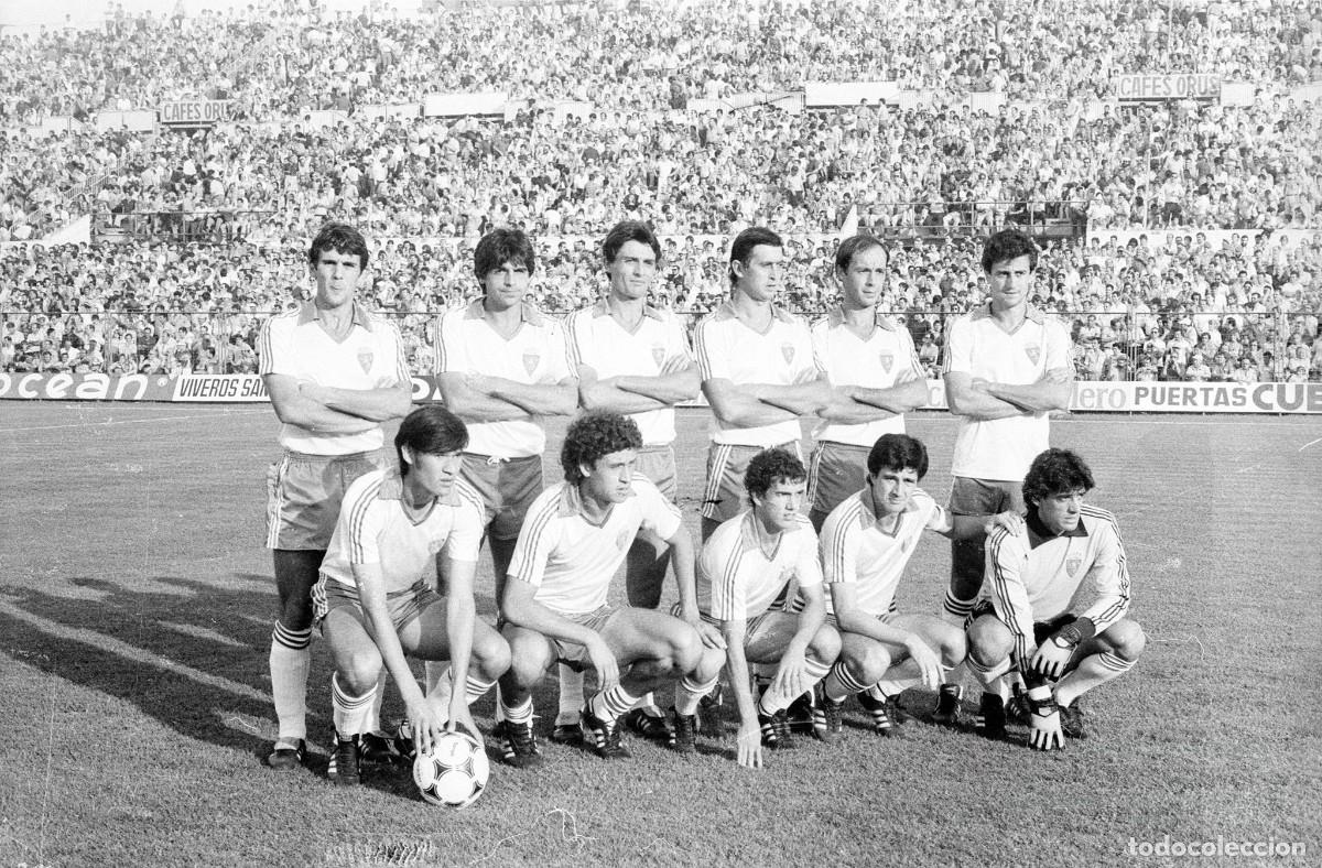 Coleccionismo deportivo: R. ZARAGOZA. ALINEACI&Oacute;N PARTIDO DE LIGA 1981-1982 EN LA ROMAREDA VS EL VALENCIA. FOTO