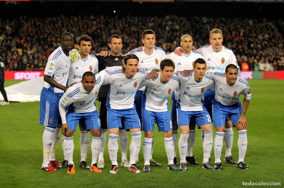 Coleccionismo deportivo: R. ZARAGOZA. ALINEACI&Oacute;N PARTIDO DE LIGA 2010-2011 EN EL CAMP NOU VS EL BARCELONA. FOTO