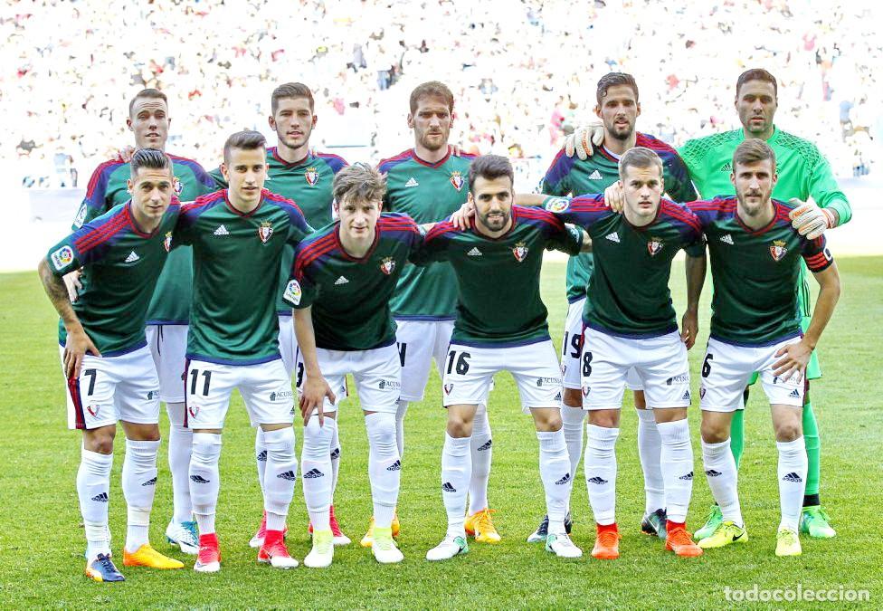 Coleccionismo deportivo: AT. OSASUNA. ALINEACI&Oacute;N PARTIDO DE LIGA 2016-2017 EN EL WANDA VS AT. MADRID. FOTO