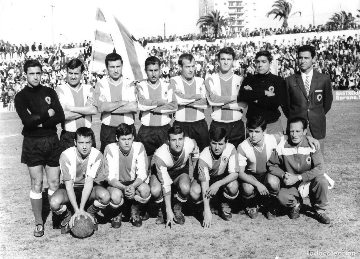 Coleccionismo deportivo: H&Eacute;RCULES C.F. ALINEACI&Oacute;N PARTIDO DE LIGA 1965-1966 EN LA VI&Ntilde;A VS CALVO SOTELO. FOTO