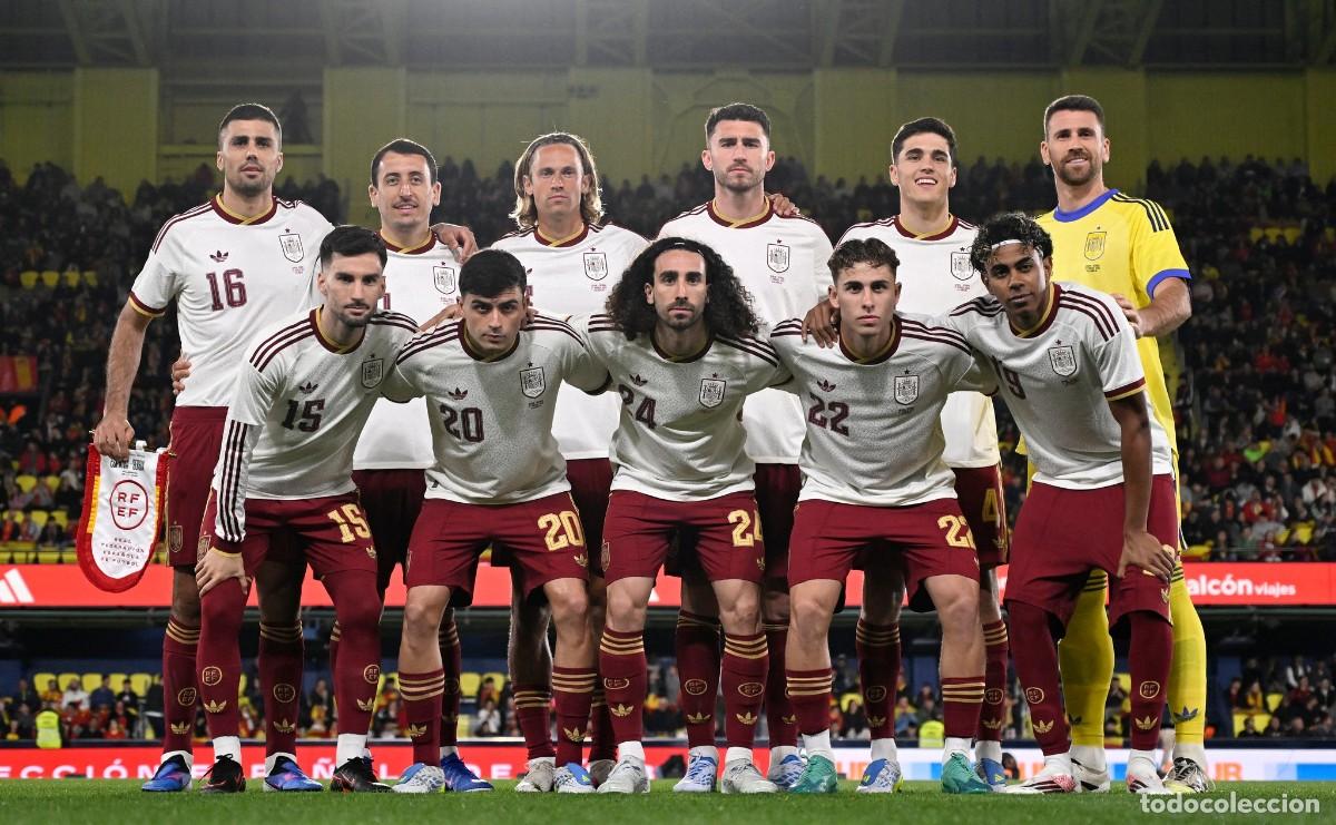 Coleccionismo deportivo: SELECCI&Oacute;N ESPA&Ntilde;OLA DE F&Uacute;TBOL. ALINEACI&Oacute;N PARTIDO AMISTOSO 2026 EN LA CER&Aacute;MICA VS SERBIA. FOTO