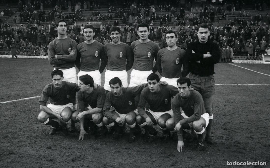 Coleccionismo deportivo: R. OVIEDO. ALINEACI&Oacute;N PARTIDO DE LIGA 1964-1965 EN SAN MAM&Eacute;S VS ATH. BILBAO. FOTO