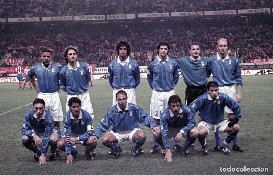 Coleccionismo deportivo: R. OVIEDO. ALINEACI&Oacute;N PARTIDO DE LIGA 1997-1998 EN EL CALDER&Oacute;N VS AT. MADRID. FOTO