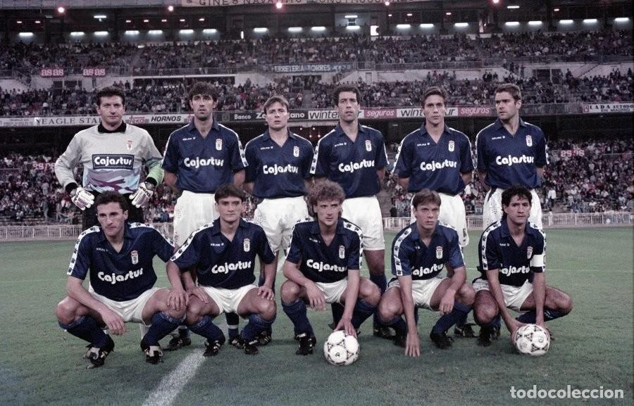 Coleccionismo deportivo: R. OVIEDO. ALINEACI&Oacute;N PARTIDO DE LIGA 1993-1994 EN EL BERNAB&Eacute;U VS R. MADRID. FOTO