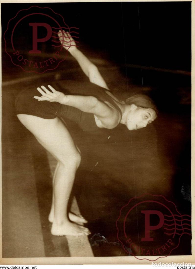 Colecionismo desportivo: LETELLIER RECORD 100 METRES BRASSE FEMMES JUNIO NAGE NATACI&Oacute;N SWIMMING 18*13CM Photo Meurisse Pari