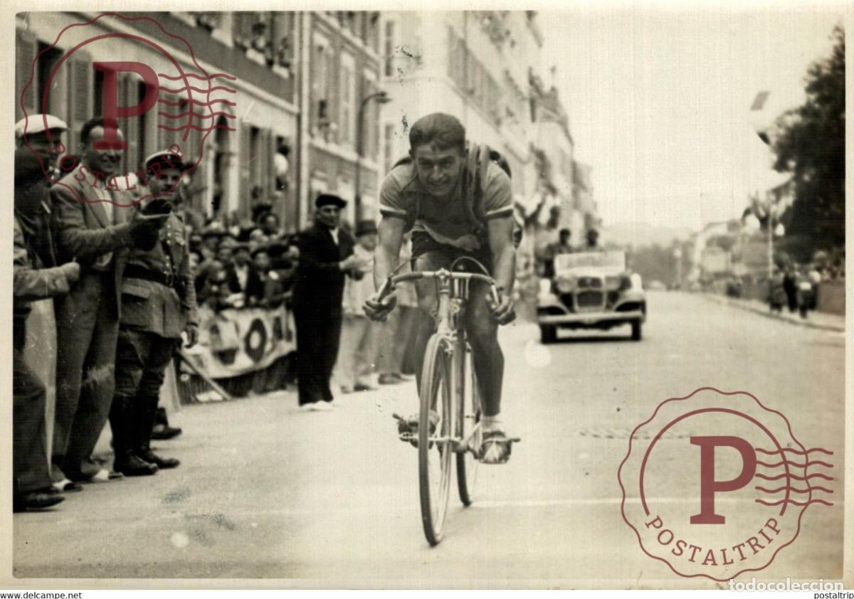 Coleccionismo deportivo: TOUR DE FRANCE L ARRIVEE A PAU VELO CICLISMO 18*13CM Photo Meurisse Paris collectionmeurisse