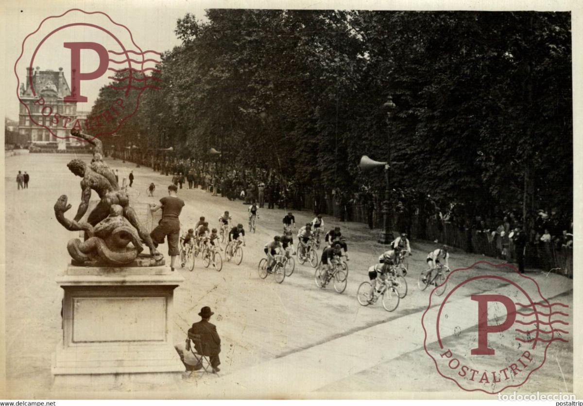 Coleccionismo deportivo: AU TUILLERIES CRITERIUM AMATEURS CINQ NATIONS VELO CICLISMO 18*13CM Photo Meurisse Paris collection