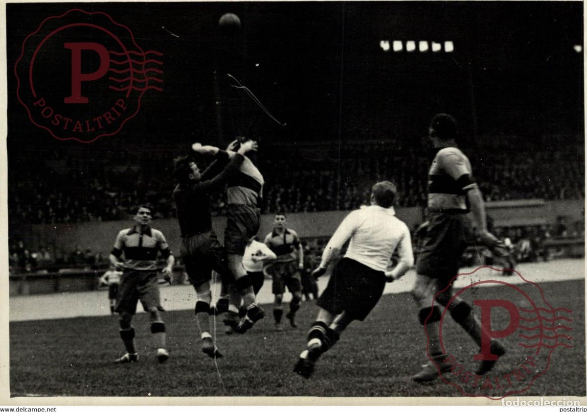 Coleccionismo deportivo: PARIS VIENNE AU PARC DES PRINCES FOOTBALL 18*13CM Photo Meurisse Paris collectionmeurisse