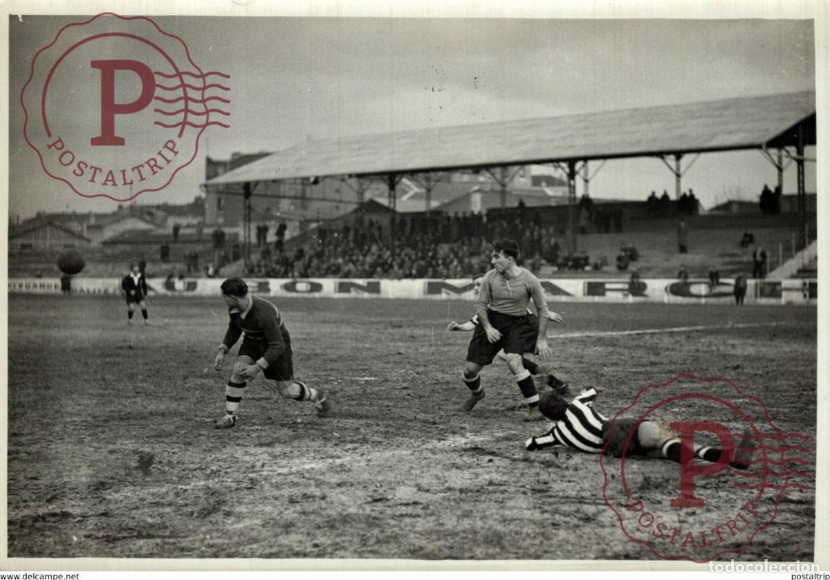 Coleccionismo deportivo: FOOTBALL A SAINT QUEN ETCH CONTRE RACING 18*13CM Photo Meurisse Paris collectionmeurisse