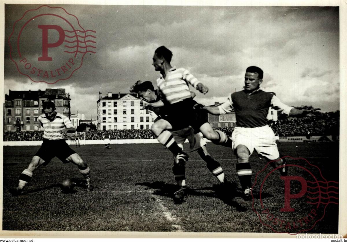 Coleccionismo deportivo: CHAMPIONNAT A SAINT OUEN LES BUTS DU RED STAR RACING FOOTBALL 18*13CM Photo Meurisse Paris colle