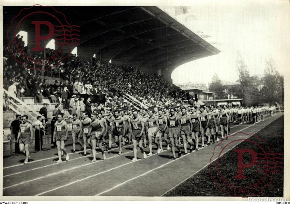 Coleccionismo deportivo: RELAI 800 ATHLETES DU RELAI JOUR AU STAD ATHL&Eacute;TISME ATHLETICS ATLETISMO 18*13CM Photo Meurisse Pari
