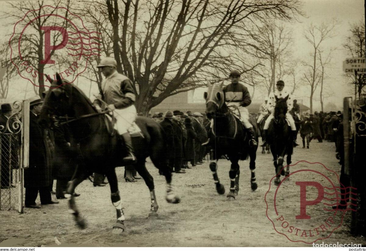 Coleccionismo deportivo: COURSES AU TROT DE VINCENNES LES JOKEYS APRES LA COURSE PADDOK 17*12CM Photo Meurisse collectionmeur