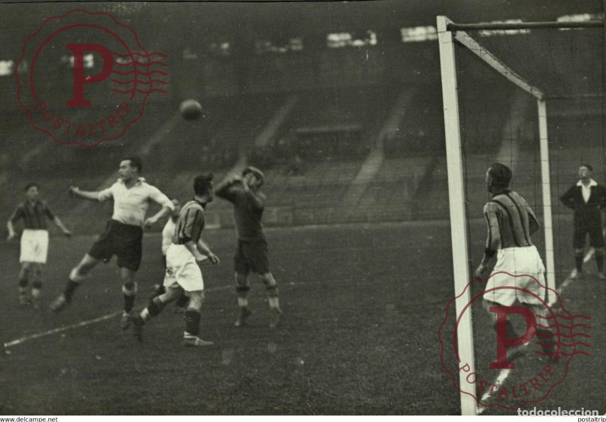 Coleccionismo deportivo: FOOTBALL STADE DE COLOMBES RACING CLUB FRANCE CONTRE CA 14 17*12CM Photo Meurisse collectionmeuriss