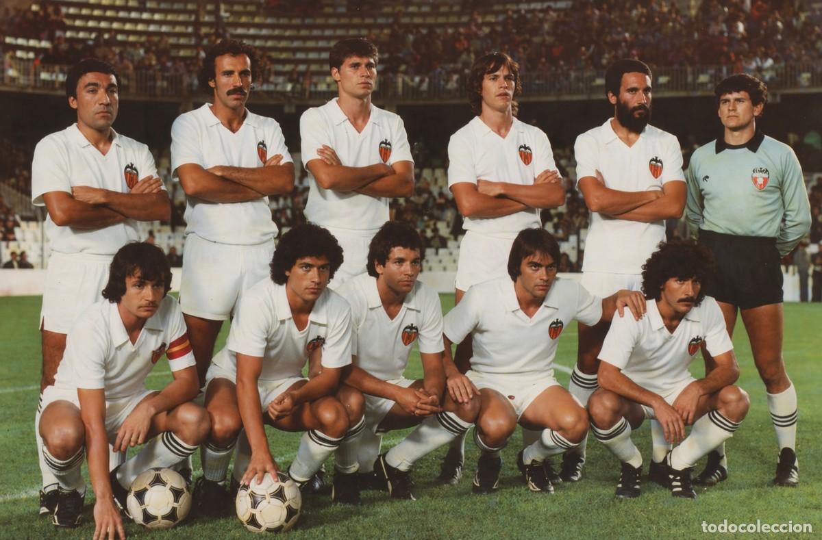 Coleccionismo deportivo: VALENCIA C.F. ALINEACI&Oacute;N PARTIDO DE LIGA 1981-1982 EN MESTALLA VS EL VALLADOLID. FOTO