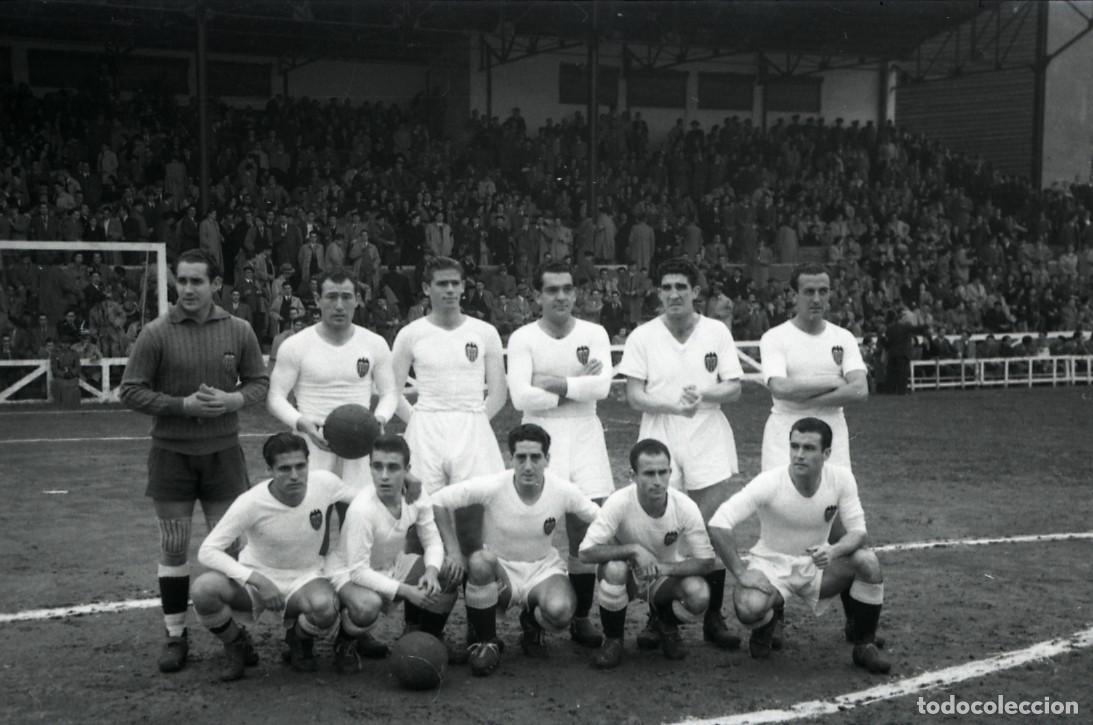 Coleccionismo deportivo: VALENCIA C.F. ALINEACI&Oacute;N PARTIDO DE LIGA 1947-1948 EN SAN MAM&Eacute;S VS ATH. BILBAO. FOTO