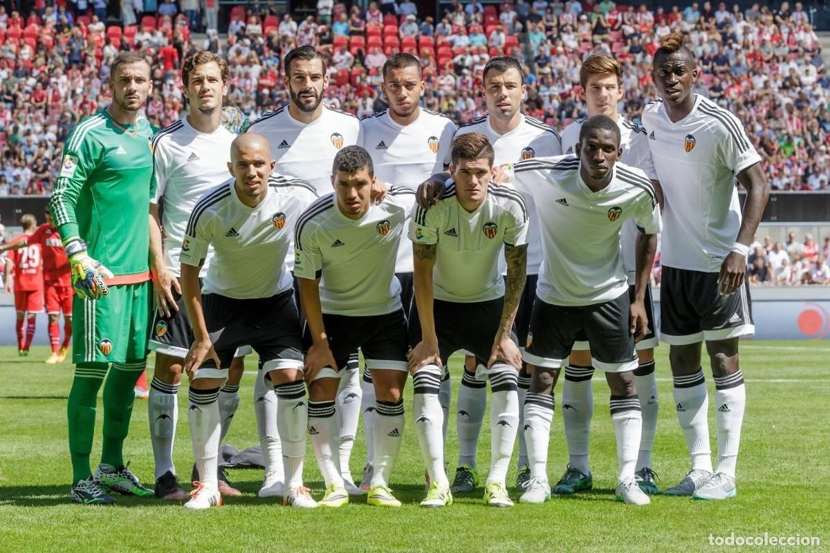 Coleccionismo deportivo: VALENCIA C.F. ALINEACI&Oacute;N PARTIDO AMISTOSO 20105 EN EL RHEIN ENERGIE VS EL COLONIA. FOTO