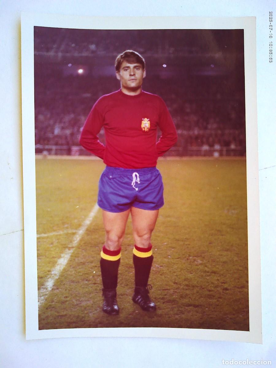 Coleccionismo deportivo: FOTO DE JUGADOR DEL SEVILLA F.C. (?) EN LA SELECCION ESPA&Ntilde;OLA ( ESCUDO DEL AGUILA DE SAN JUAN )