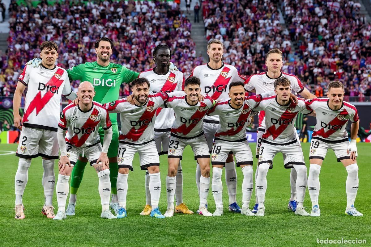 Coleccionismo deportivo: RAYO V. ALINEACI&Oacute;N FINALISTA CONF. LEAGUE 2025-2026 EN VS