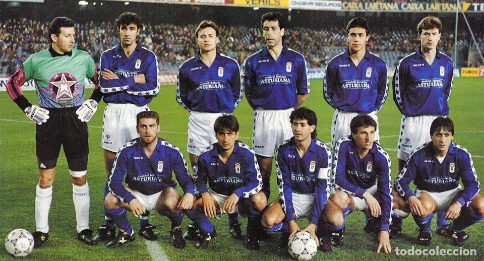 Coleccionismo deportivo: R. OVIEDO. ALINEACI&Oacute;N PARTIDO DE LIGA 1992-1993 EN EL CAMP NOU VS EL BARCELONA. FOTO