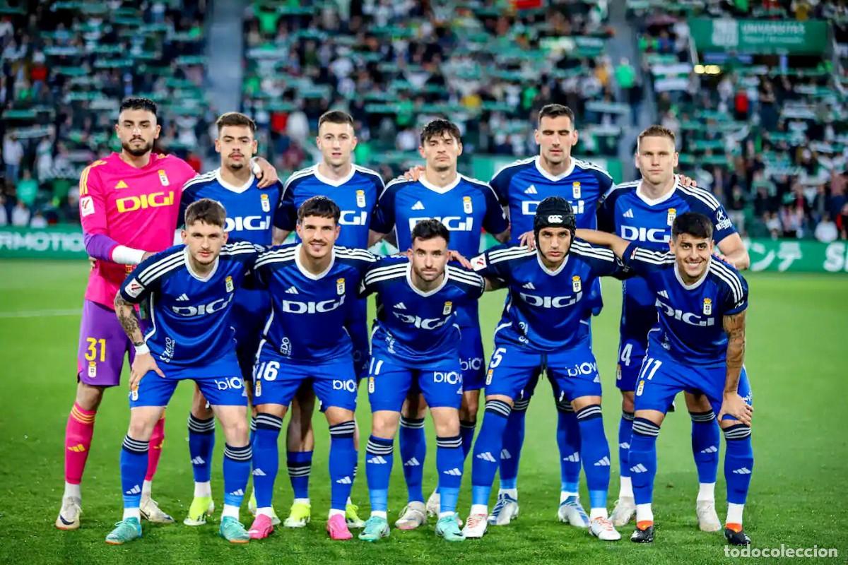 Coleccionismo deportivo: R. OVIEDO. ALINEACI&Oacute;N PARTIDO DE LIGA 2024-2025 EN EL MART&Iacute;NEZ VALERO VS EL ELCHE. FOTO