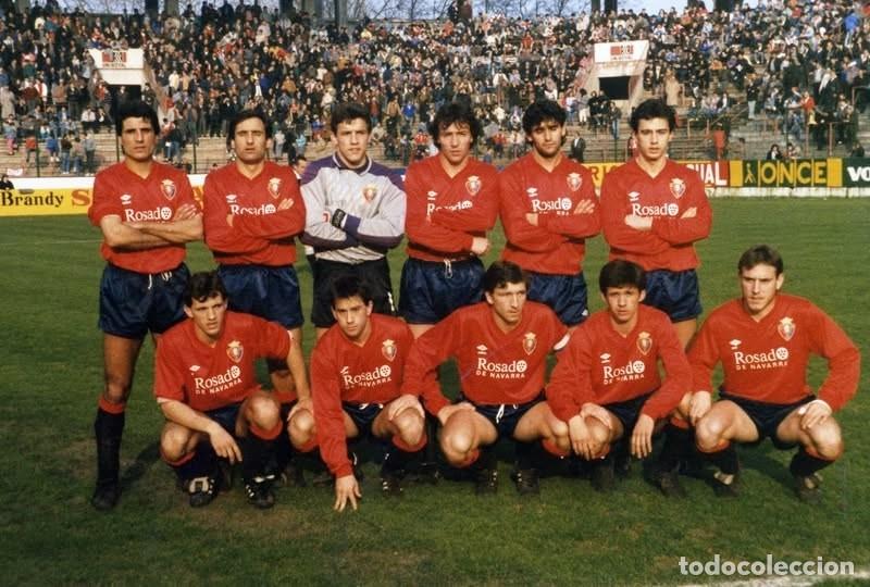 Coleccionismo deportivo: AT. OSASUNA. ALINEACI&Oacute;N PARTIDO DE LIGA 1987-1988 EN EL MOLIN&Oacute;N VS S. GIJ&Oacute;N. FOTO