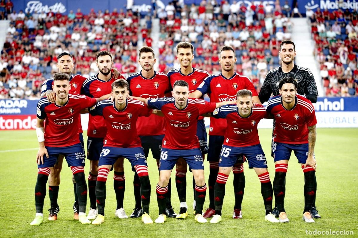 Coleccionismo deportivo: AT. OSASUNA. ALINEACI&Oacute;N PARTIDO DE LIGA 2022-2023 EN EL SADAR VS EL SEVILLA. FOTO
