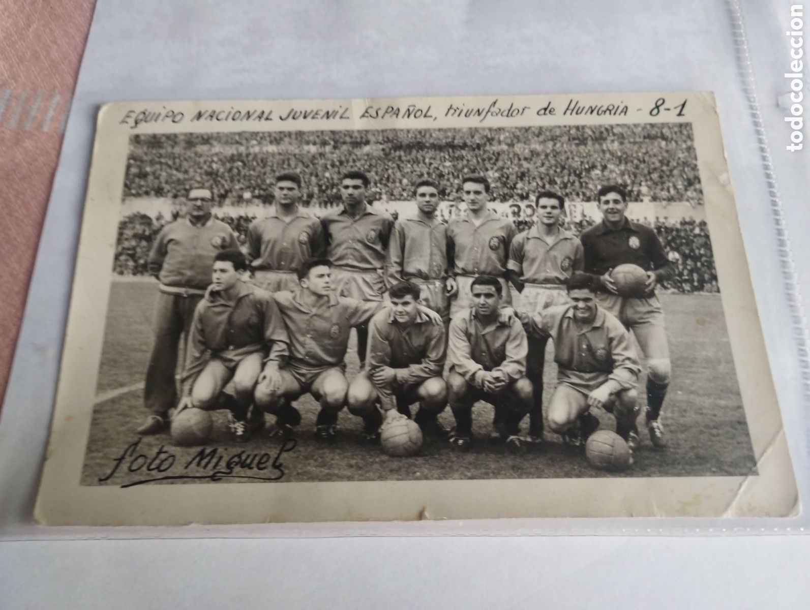 Coleccionismo deportivo: Equipo Nacional Juvenil Espa&ntilde;ol triunfador de Hungria 8-1 foto Miguel