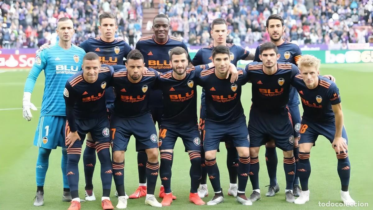 Coleccionismo deportivo: VALENCIA C.F. ALINEACI&Oacute;N PARTIDO DE LIGA 2018-2019 EN NUEVO ZORRILLA VS EL VALLADOLID. FOTO