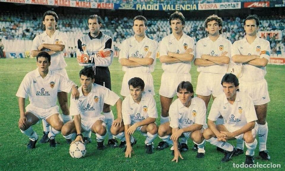 Coleccionismo deportivo: VALENCIA C.F. ALINEACI&Oacute;N TROFEO NARANJA 1990 EN MESTALLA VS R. MADRID. FOTO