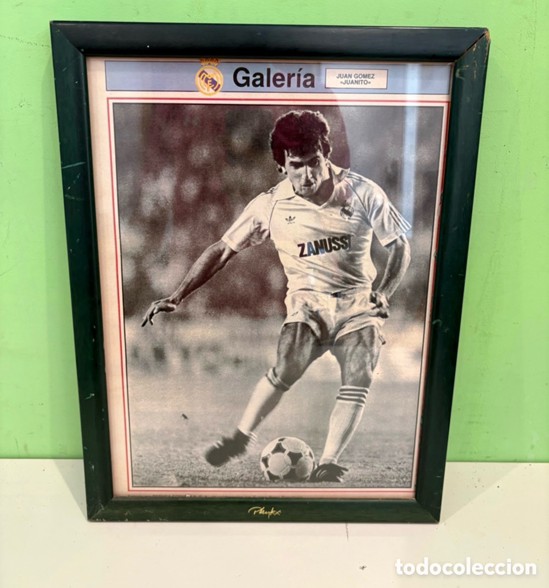 Coleccionismo deportivo: Fotograf&iacute;a enmarcada Juanito Real Madrid &ndash; Galer&iacute;a oficial &ndash; Vintage a&ntilde;os 80
