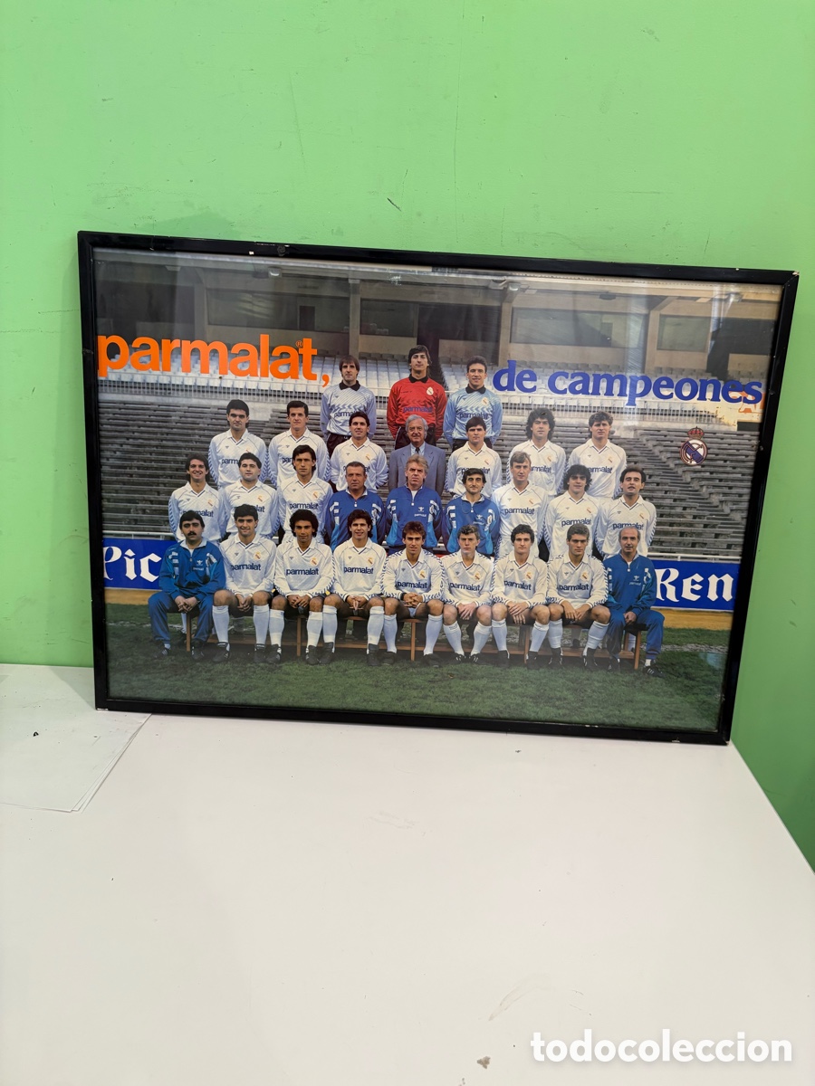 Coleccionismo deportivo: Fotograf&iacute;a oficial enmarcada Real Madrid CF &ndash; Plantilla Parmalat &ldquo;De Campeones&rdquo; &ndash; A&ntilde;os 80