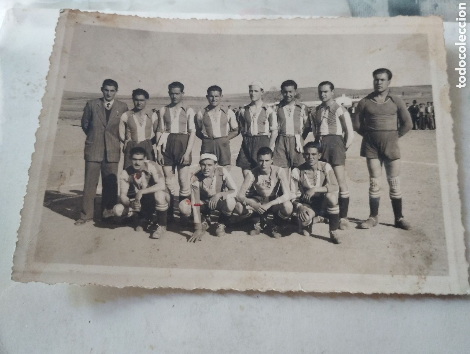 Coleccionismo deportivo: Viso del marqu&eacute;s 1 Alcazare&ntilde;o Balompi&eacute; 3 a&ntilde;o 1956 foto Uclis Valdepe&ntilde;as