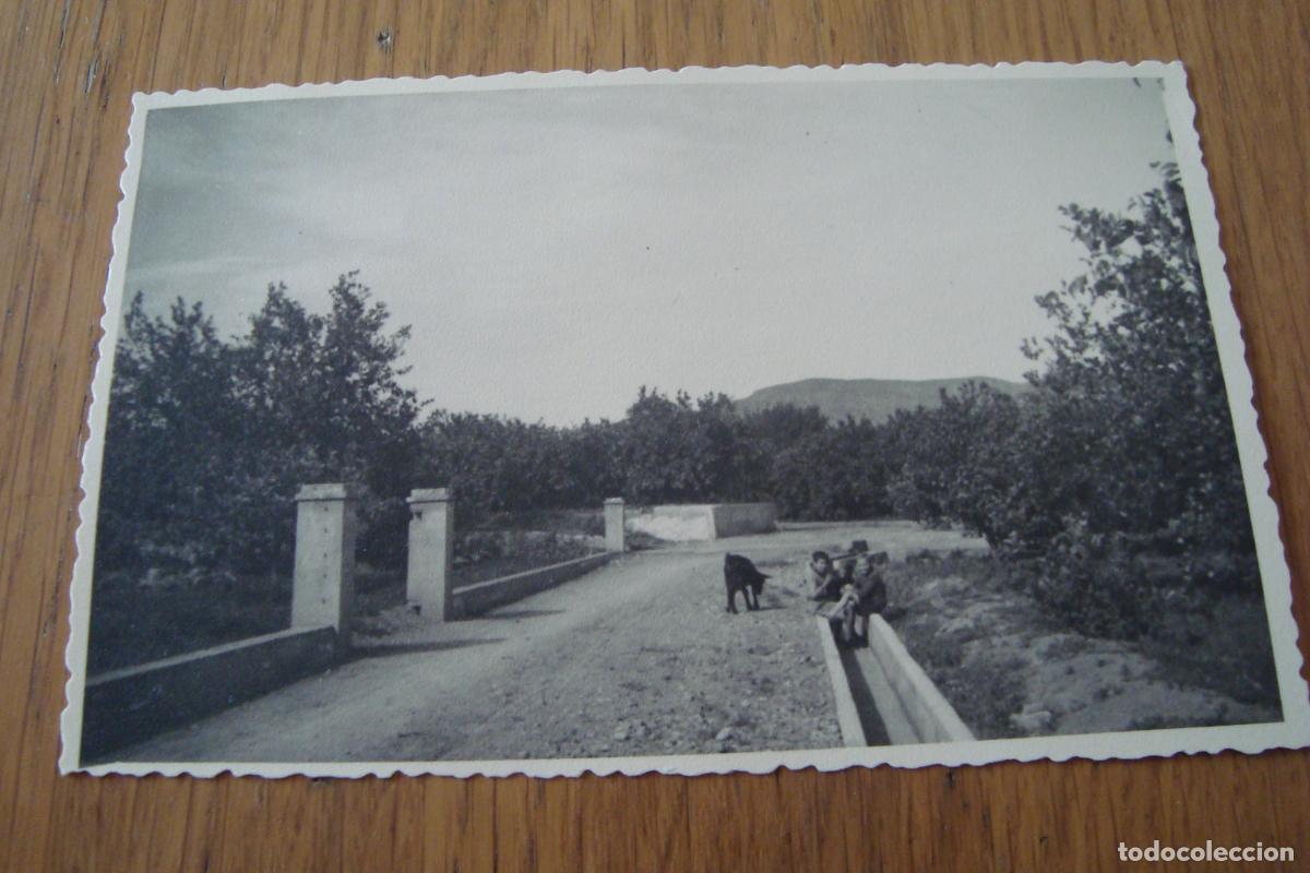 Coleccionismo deportivo: ANTIGUA FOTOGRAFIA CAMINO LOS VALLS LES VALLS VALENCIA 1953.