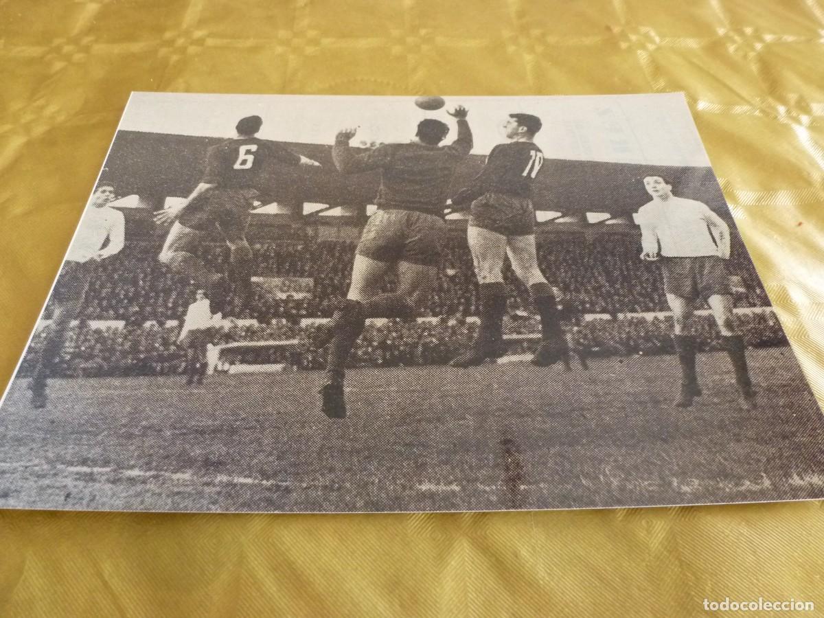 Coleccionismo deportivo: FOTO ACABADO BRILLANTE (15 X 20 CM) LIGA 67/68 PONTEVDRA 0 BAR&Ccedil;A 1 ULTIMO PARTIDO BENITEZ