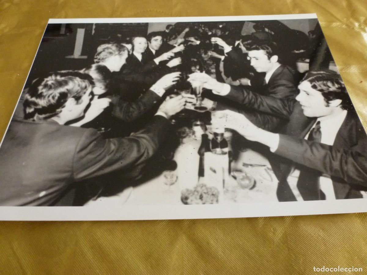 Coleccionismo deportivo: FOTO ACABADO BRILLANTE (15 X 20 CM)BAR&Ccedil;A CONCENTRADOS FIN A&Ntilde;O 1970-71