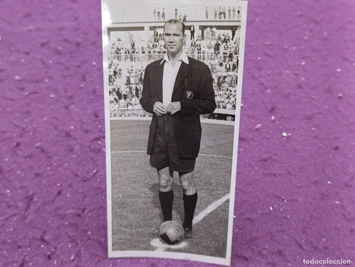 Sports collectibles: 1957, Fotograf&iacute;a de deporte de archivo, F&uacute;tbol, &Aacute;rbitro Francisco Campo, sello fot&oacute;grafo Zarco