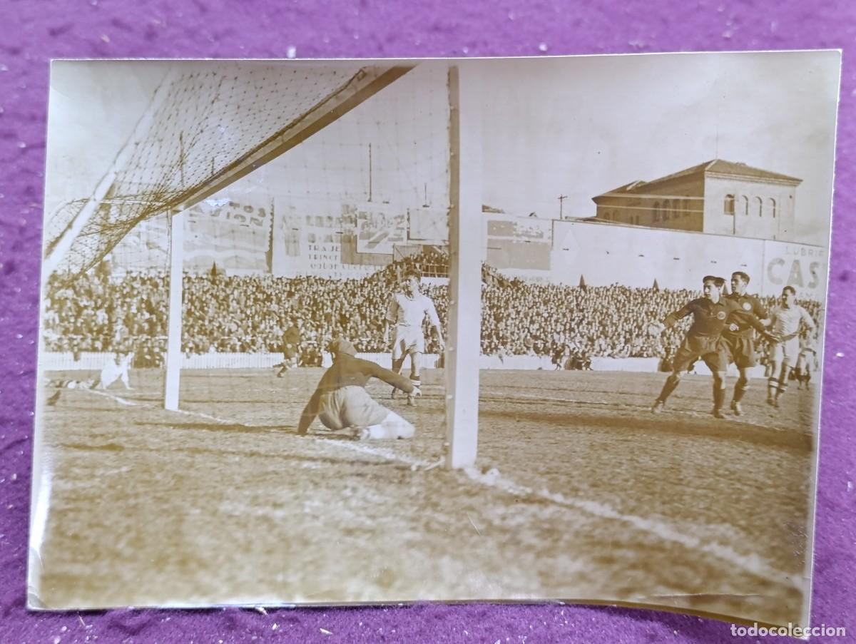 Sports collectibles: 1934, Fotograf&iacute;a de deporte de archivo, F&uacute;tbol, Ricardo Zamora en una parada, sello Videa